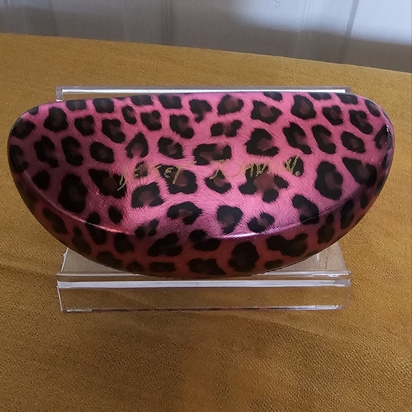 Betsey Johnson Heart Shaped Sunglasses & Sunglass Case Bundle - Picture 7 of 14